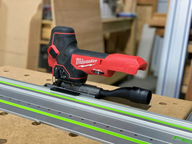 Barrel grip jig saw rail adapter for M18
