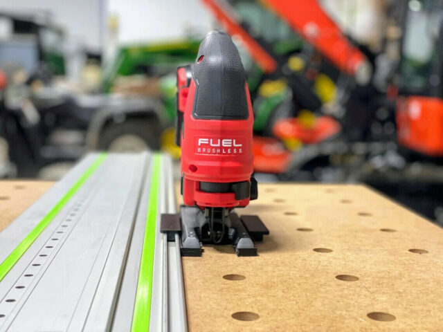 Use your M18 Jig Saw with makita track saw rail