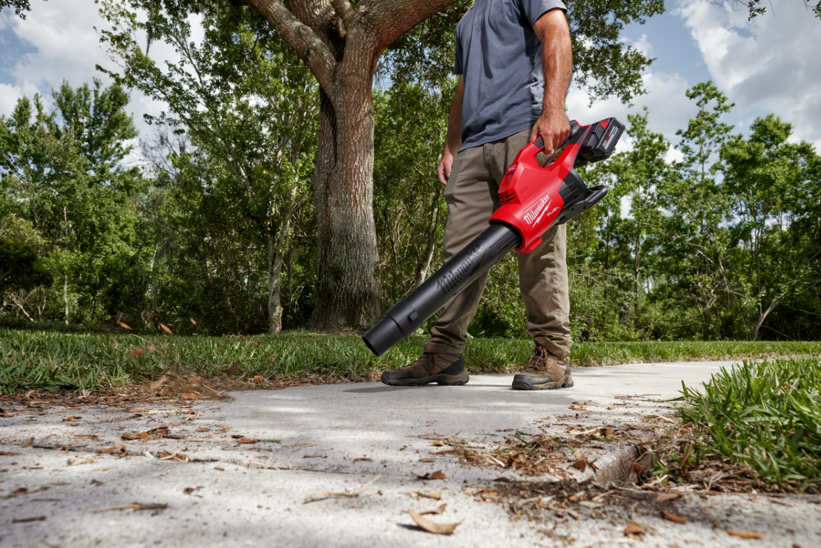 Milwaukee M18 leaf blower dual battery system for professional landscapers