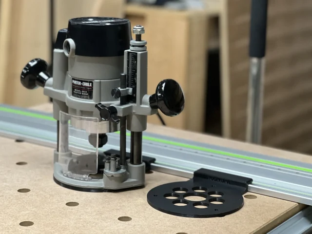 Track saw guide rail adapter for Porter cable 690 series routers